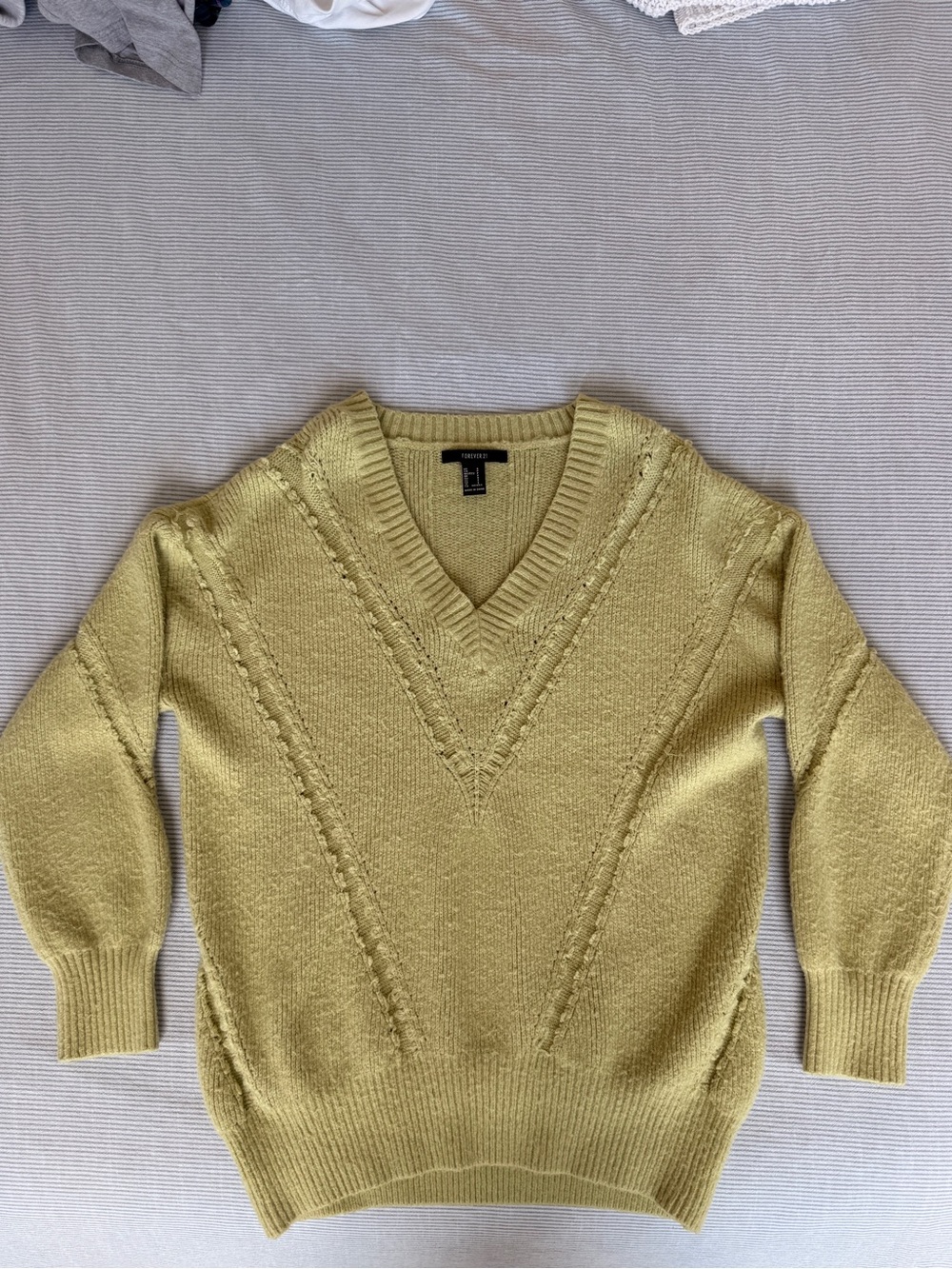 V-Neck textured light green knit sweater, Size S